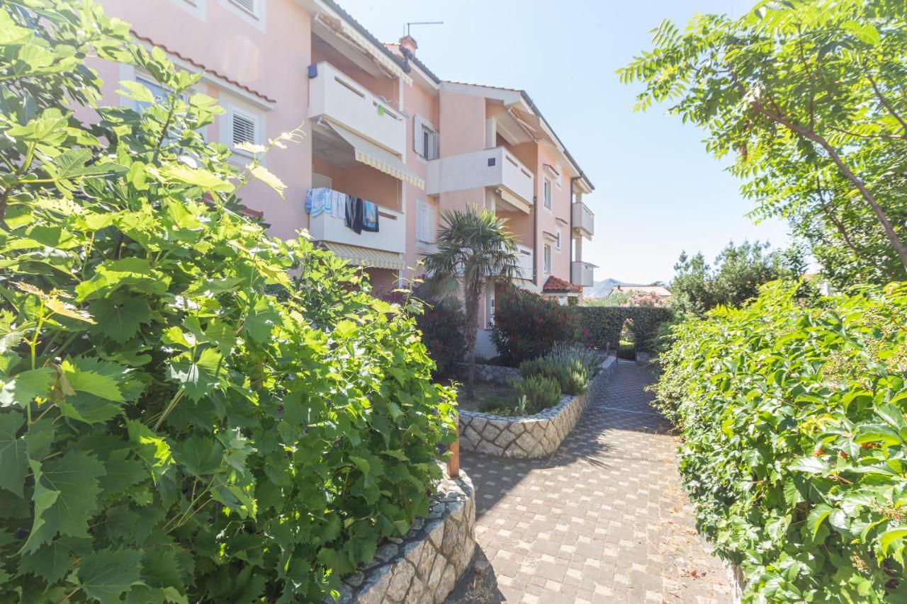 Ema & Mislav With Terrace Apartamento